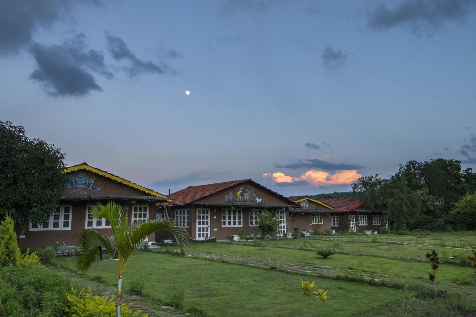 Wow Stayz2 Pachmarhi Foothill Cottages Exterior foto