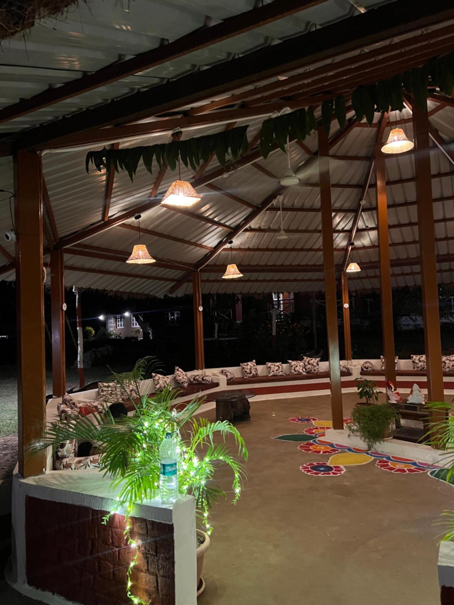 Wow Stayz2 Pachmarhi Foothill Cottages Exterior foto