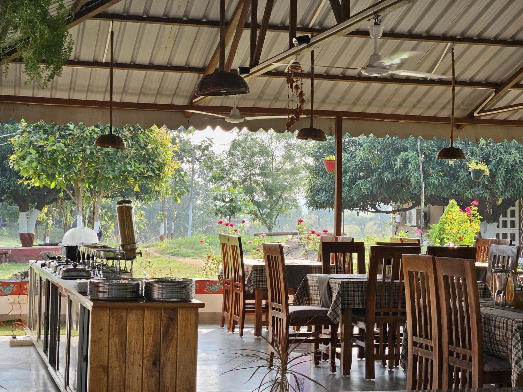 Wow Stayz2 Pachmarhi Foothill Cottages Exterior foto
